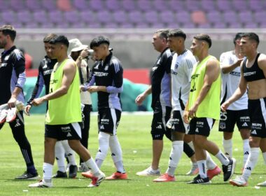Jugadores retirándose del Estadio La Portada