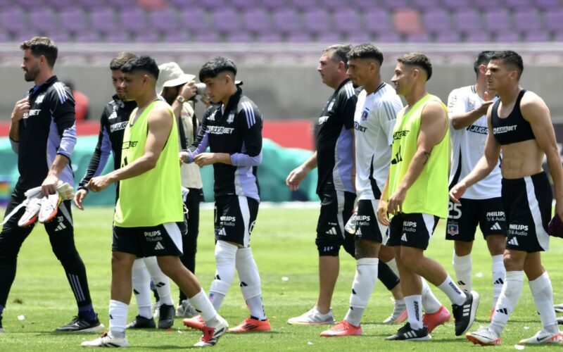 Jugadores retirándose del Estadio La Portada