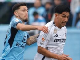 Salomón Rodríguez con la camiseta de Colo-Colo enfrentando a O'Higgins.