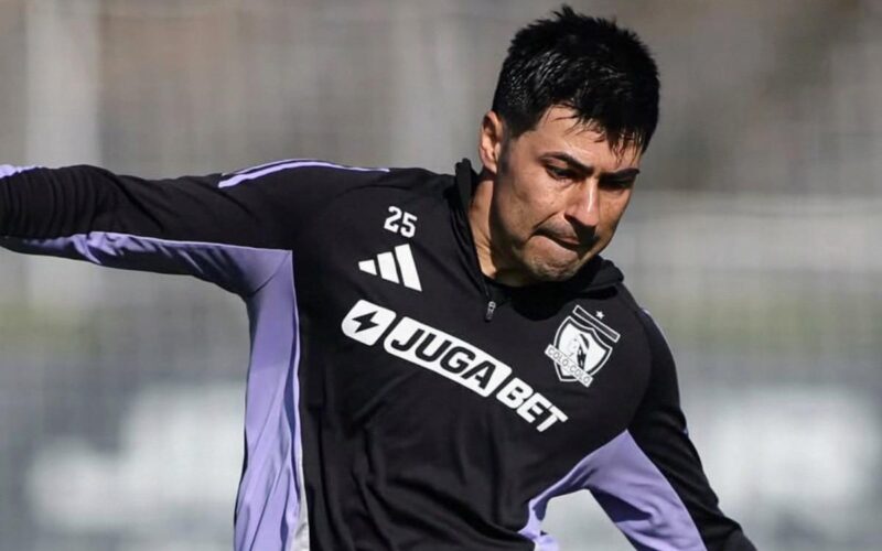 Primer plano a Tomás Alarcón en un entrenamiento de Colo-Colo.