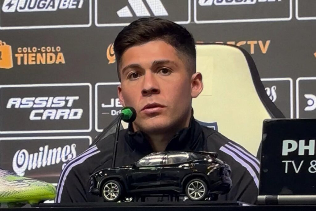 Víctor Felipe Méndez en una conferencia de prensa en el Estadio Monumental.