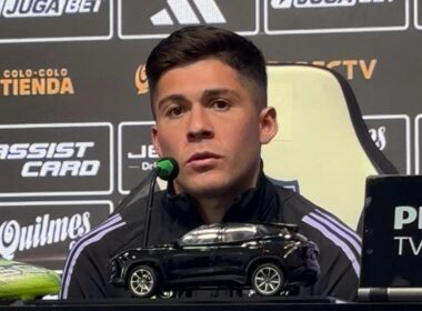 Víctor Felipe Méndez en una conferencia de prensa en el Estadio Monumental.