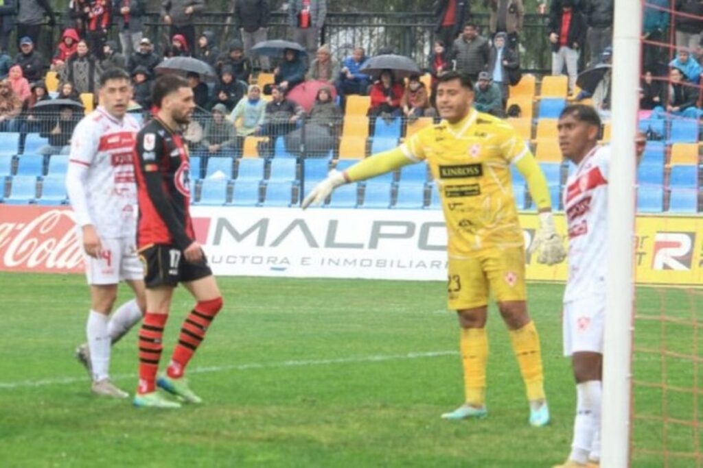 Julio Fierro titular en Deportes Copiapó ante Rangers.
